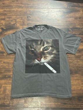 😺 Cool Cat Smoking Cig Graphic Tee Comfort Colors L Gray 🐱